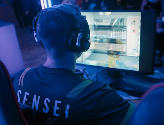 小虎杰斯新出装引发热议 15穿甲战术解析